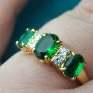 2/25$ Vintage Seta ring gold tone with green and white stones sz 8